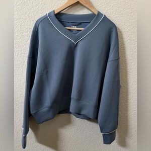 YPB Abercrombie & Fitch Sz Small Neoknit Blue Vneck Boxy Crop Sweater Super Soft